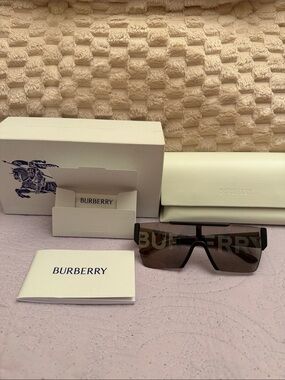 NEW Burberry BE4291 shields with logo on lenses